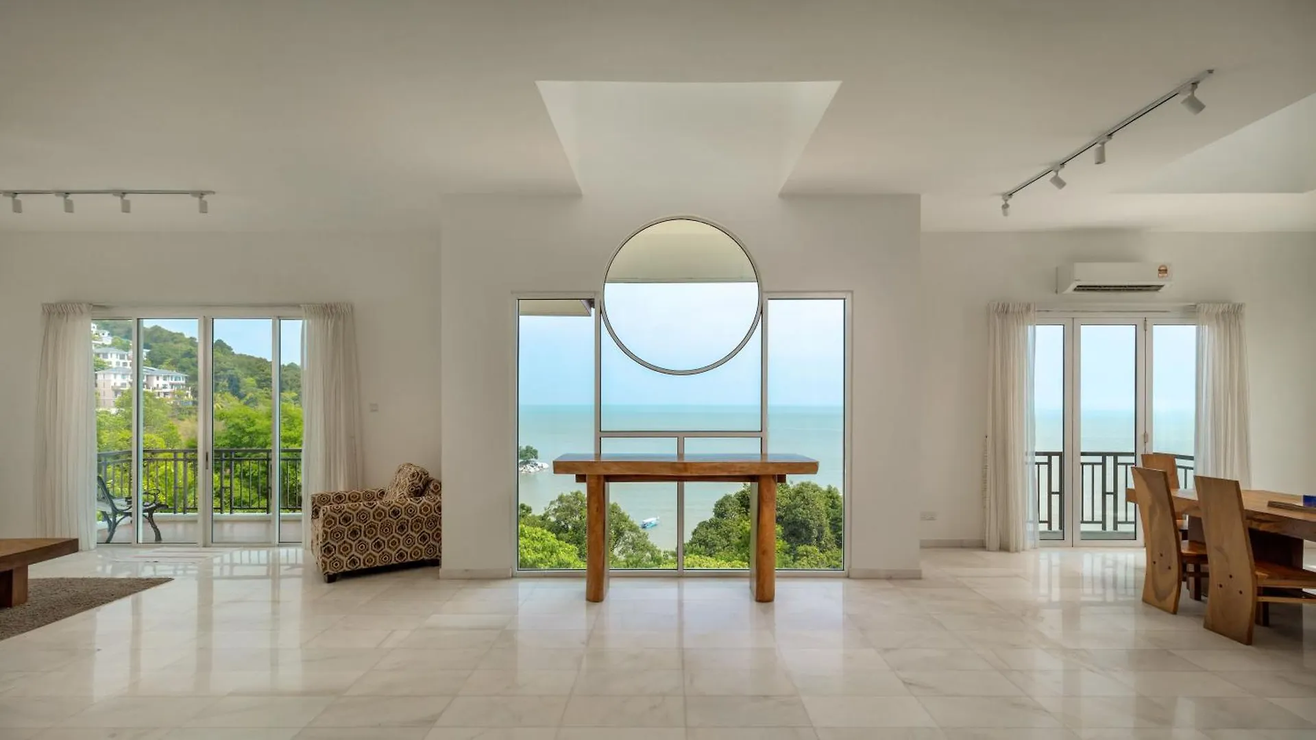 Panoramic Seaview Holiday Home - Batu Ferringhi