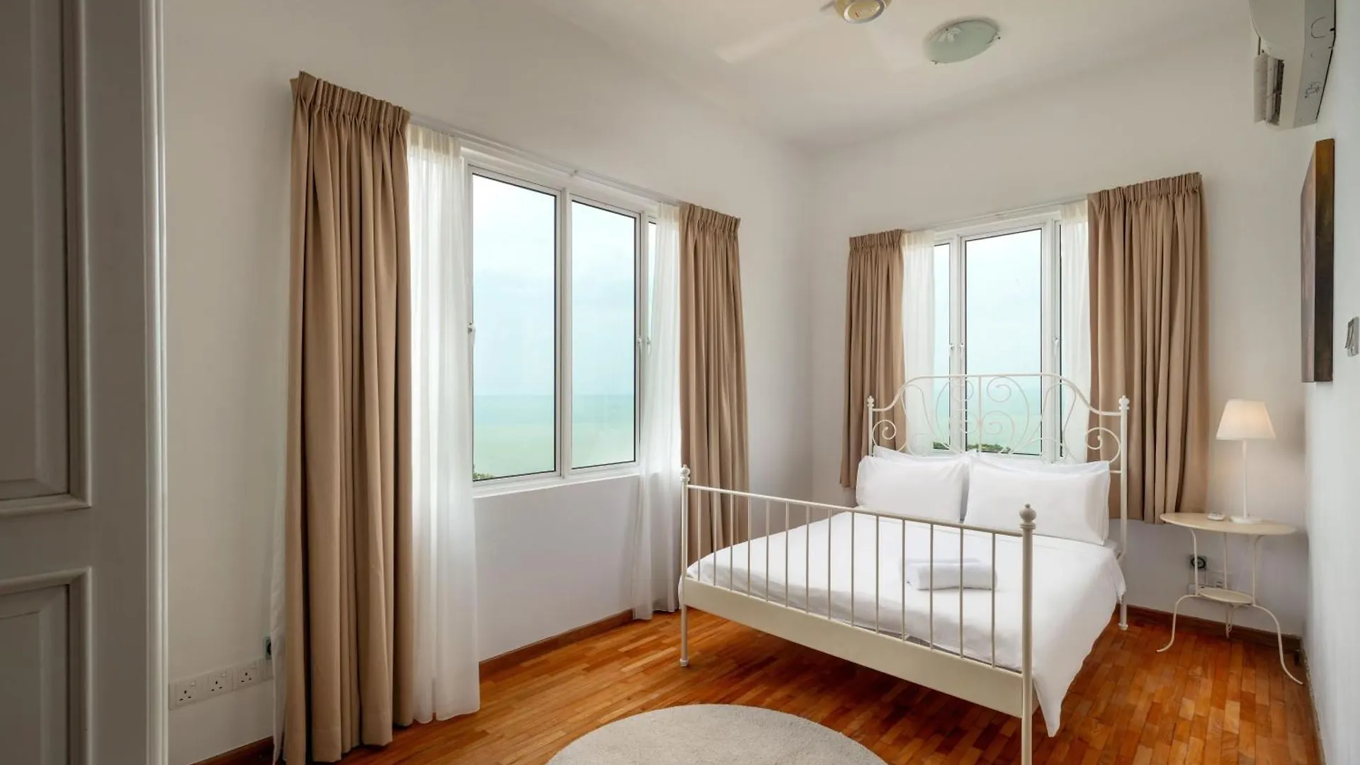 Panoramic Seaview Holiday Home - Batu Ferringhi